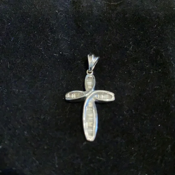 Authentic - 10K Cross Pendant. - Picture 1 of 5
